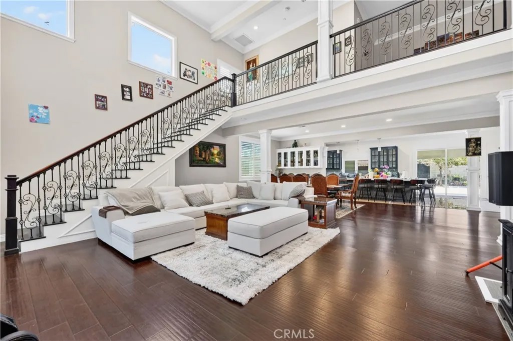 1241 N Studebaker