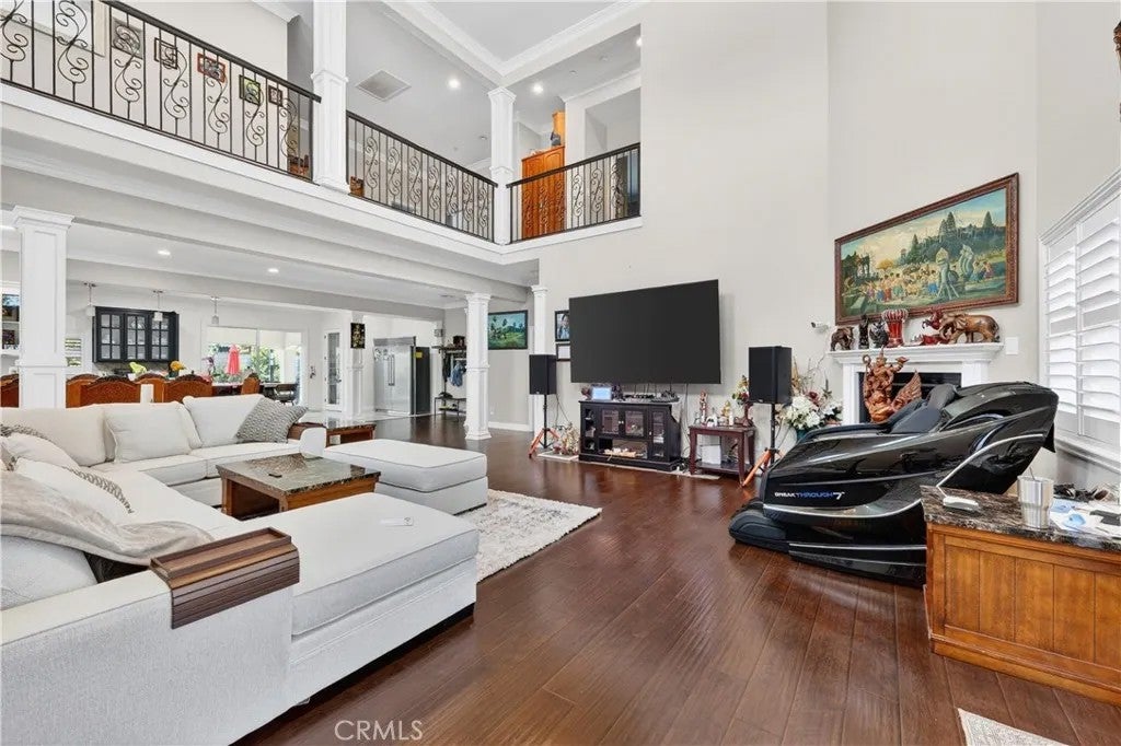 1241 N Studebaker