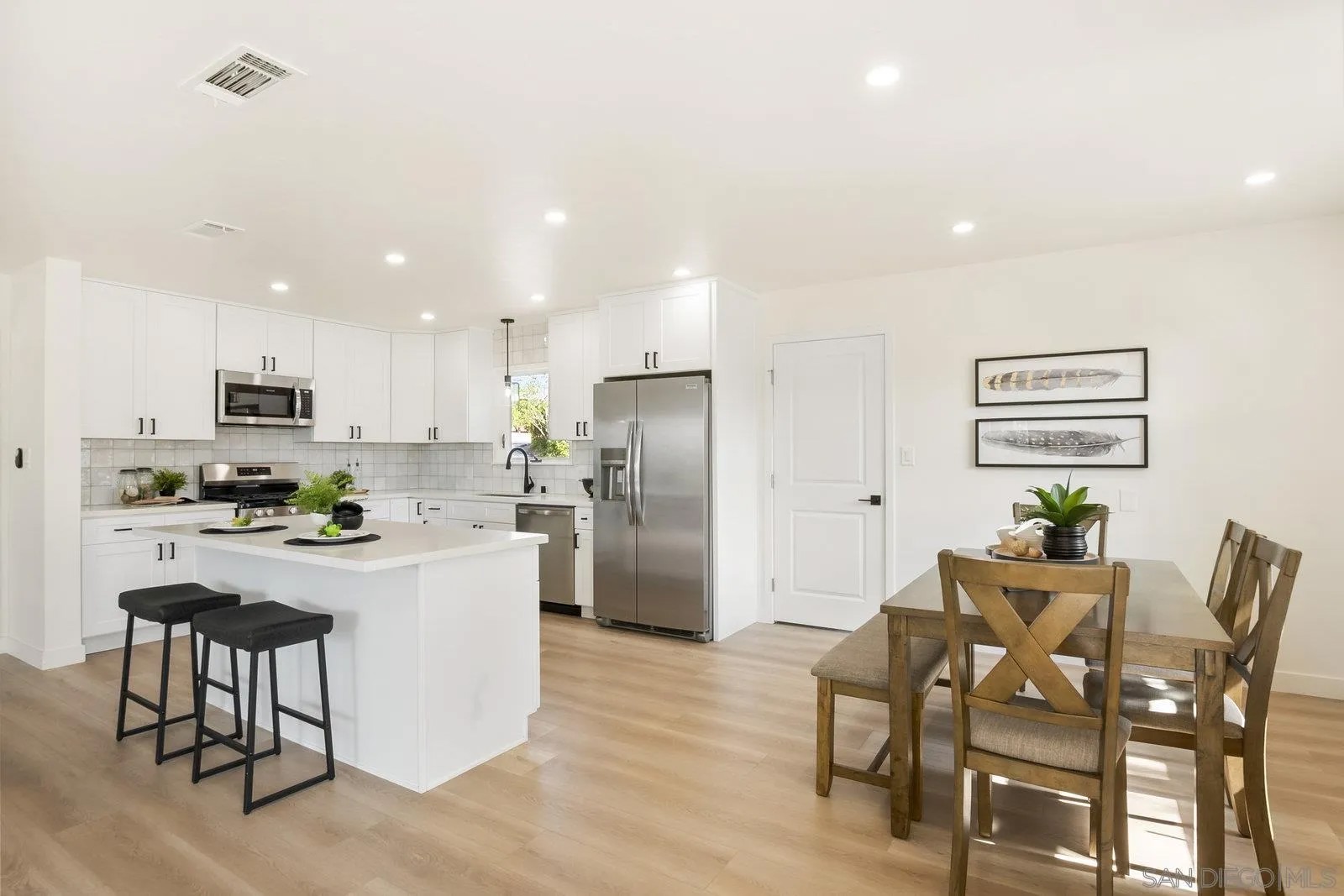 9484-86 La Cuesta Dr