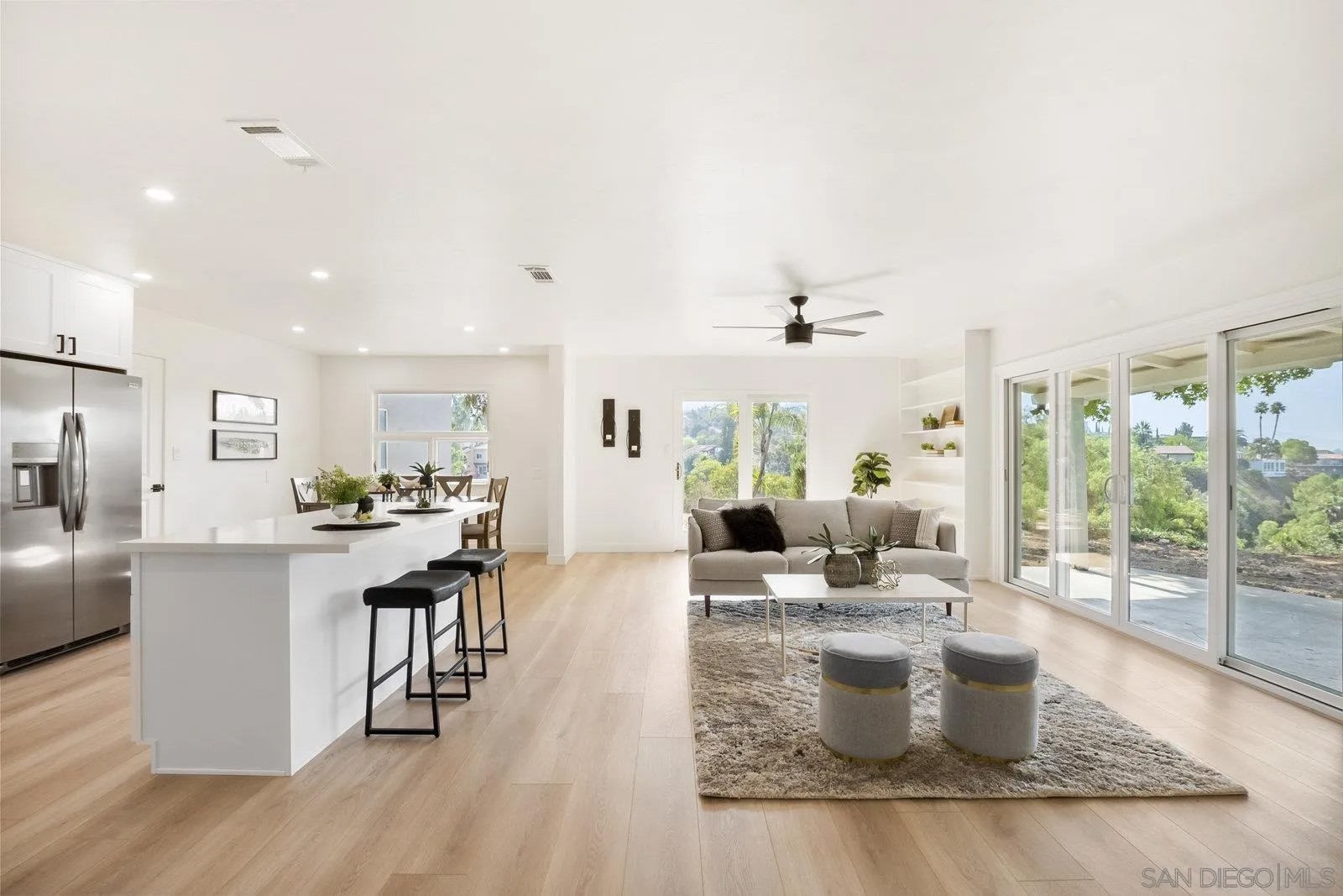 9484-86 La Cuesta Dr