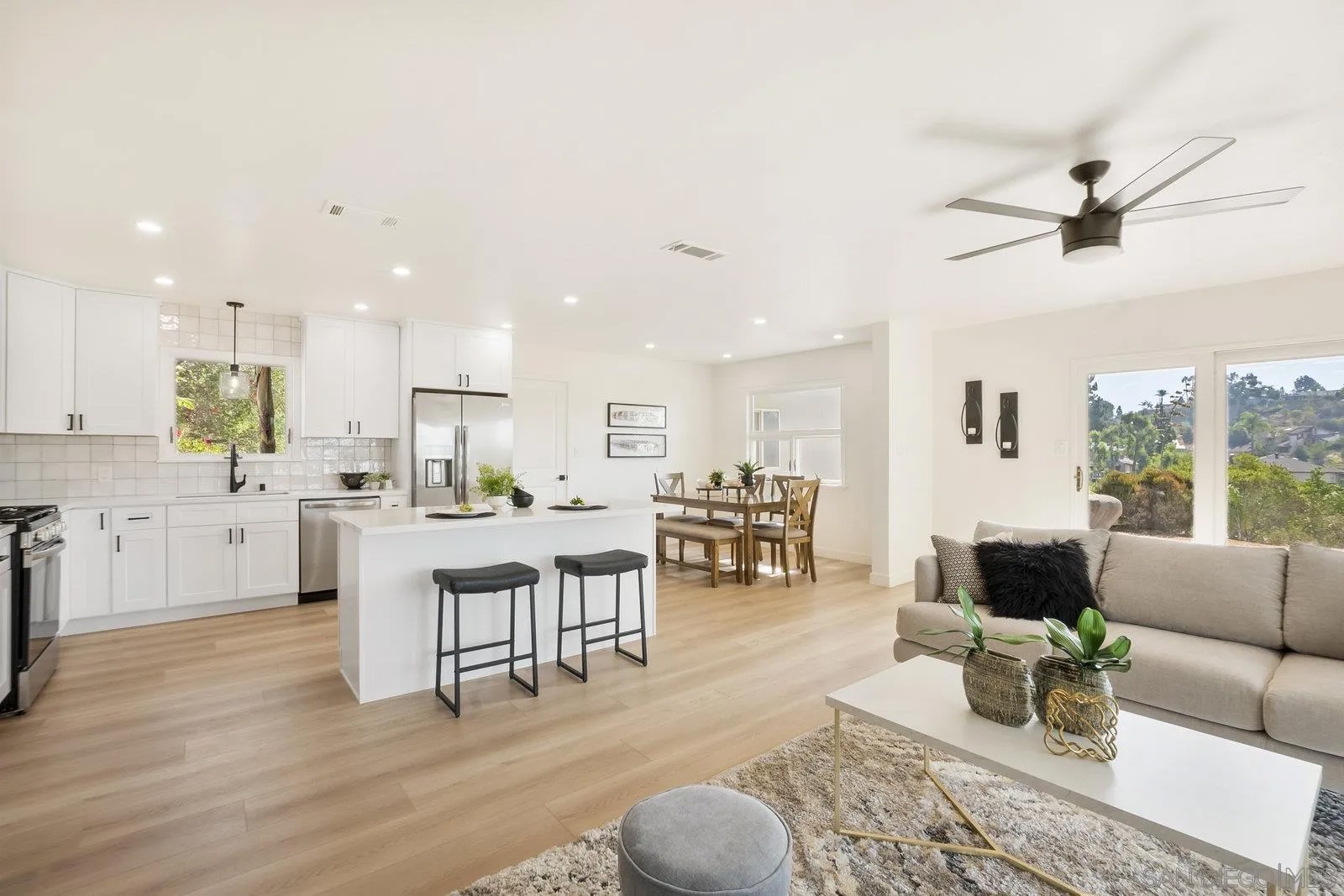 9484-86 La Cuesta Dr