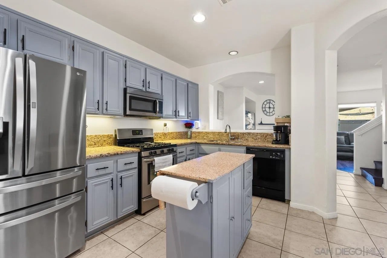6373 Avenida De Las Vistas 3