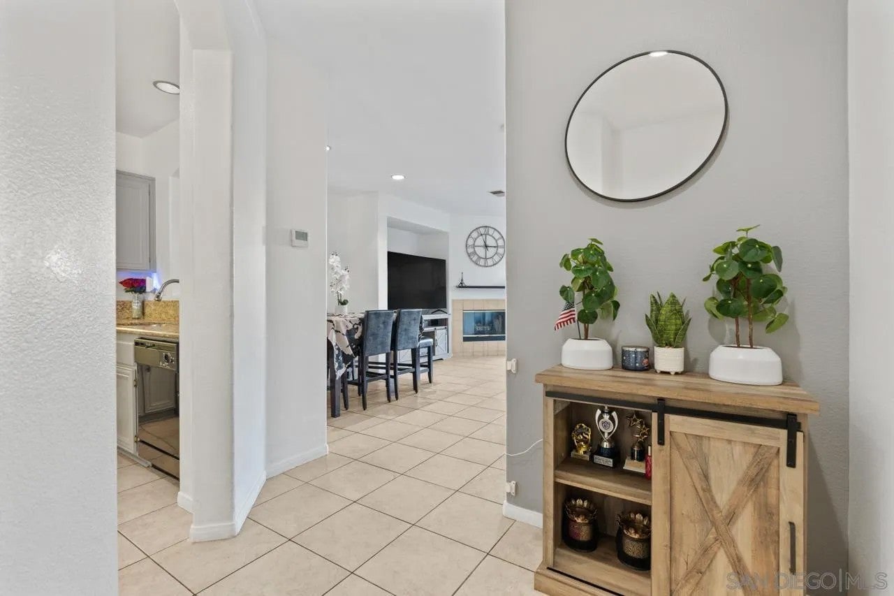 6373 Avenida De Las Vistas 3