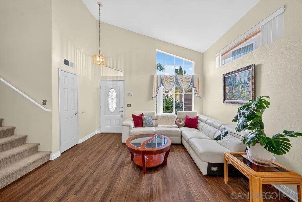 1380 Plaza Vista