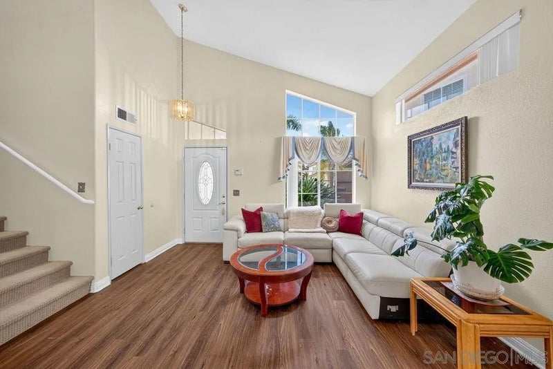 1380 Plaza Vista