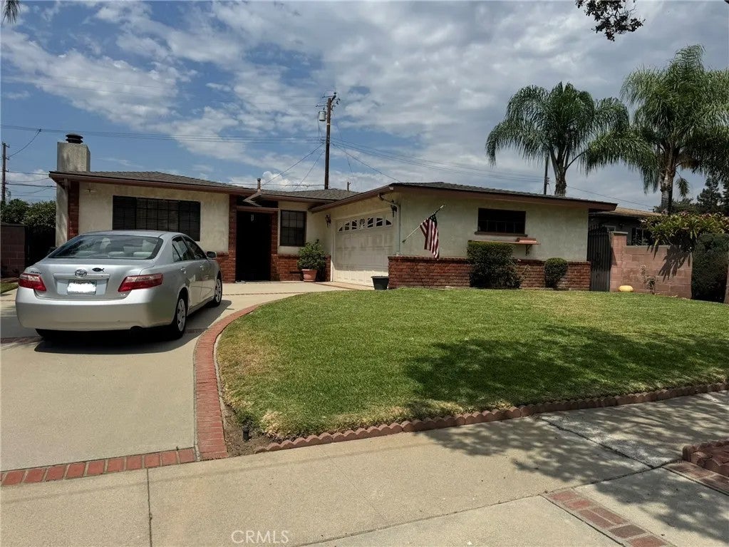 347 W Alcross