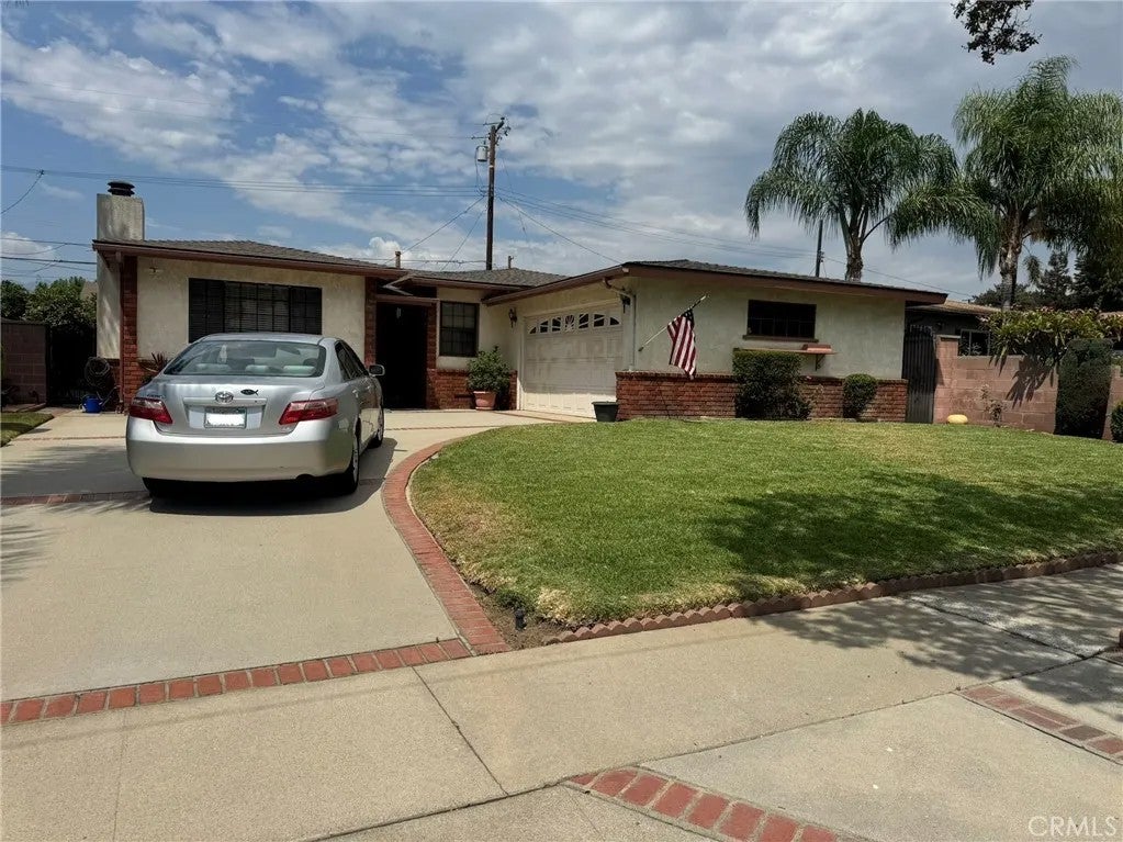 347 W Alcross
