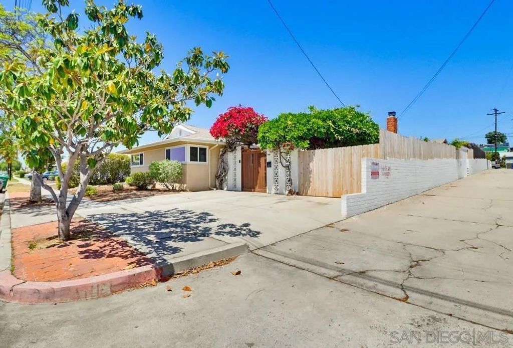 Photo of 8464 Lake Gaby Ave, San Diego, CA 92119 (MLS # 260009332)