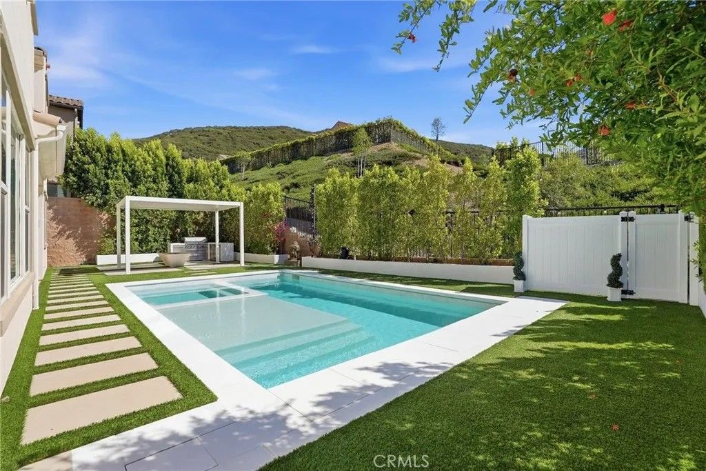 Photo of 24364 W Clear Creek, West Hills, CA 91304 (MLS # SR26095395)