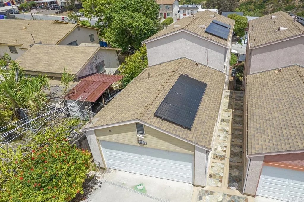 2760 Menlo Avenue