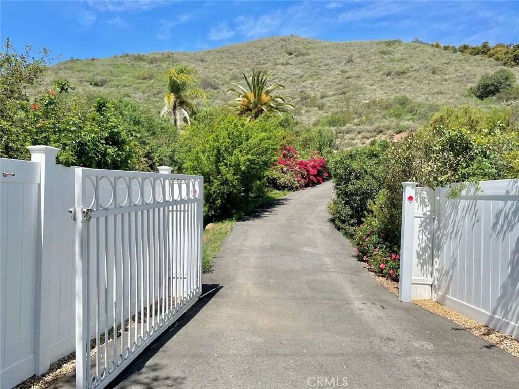 45251 La Cruz Drive