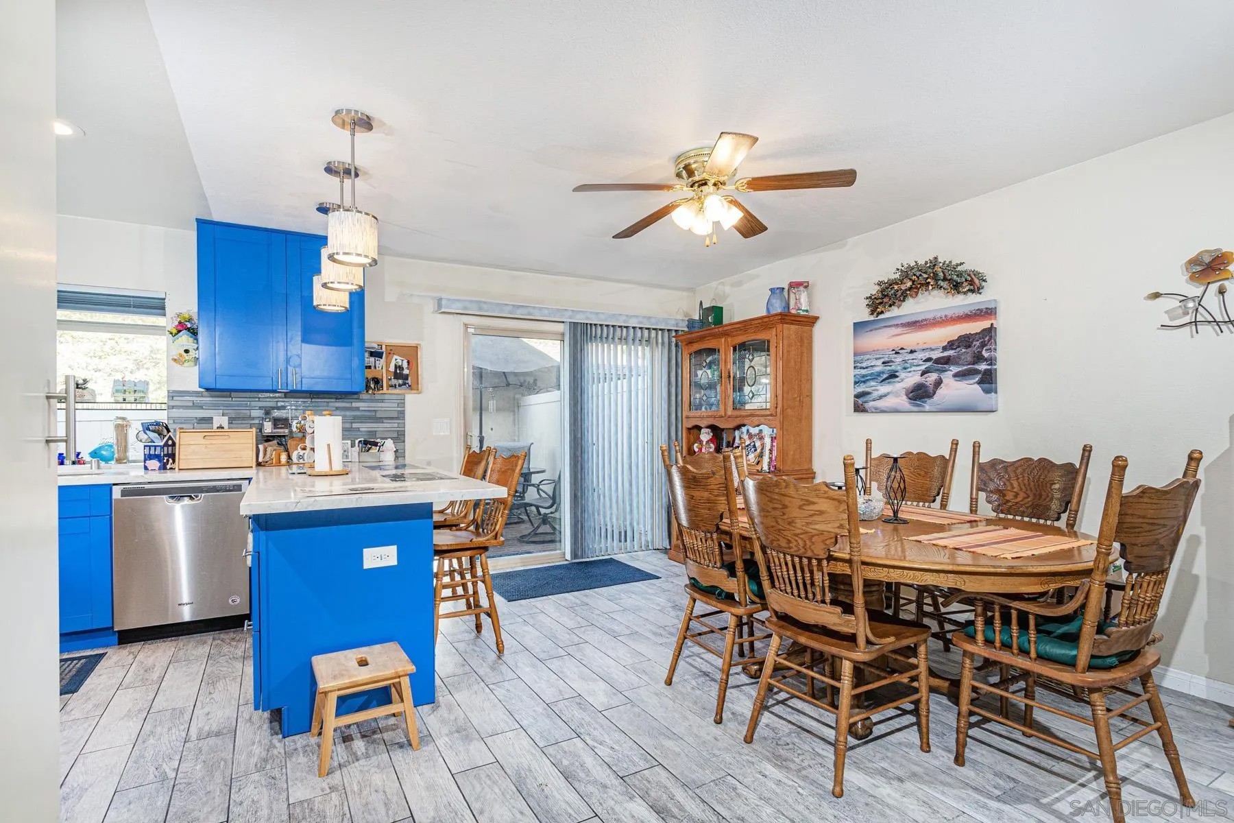 3433 Fairlomas
