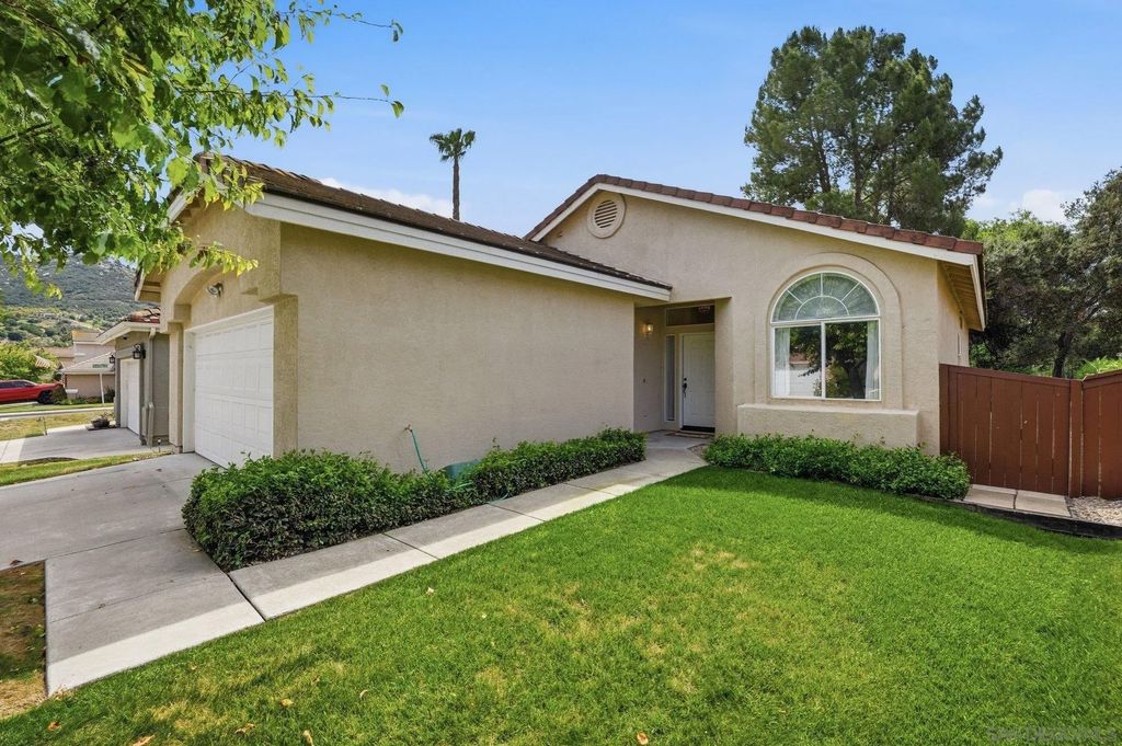 Photo of 29704 Platanus Dr, Escondido, CA 92026 (MLS # 260007934)