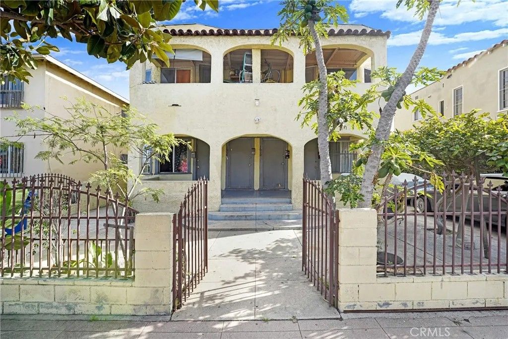 Photo of 1608 Cimarron Street, Los Angeles, CA 90019 (MLS # DW26018325)