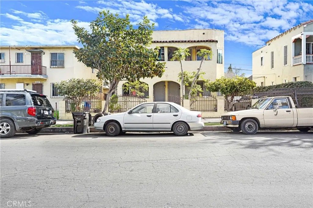 Photo of 1608 Cimarron Street, Los Angeles, CA 90019 (MLS # DW26018325)