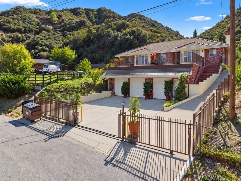 14285 Club View Drive
