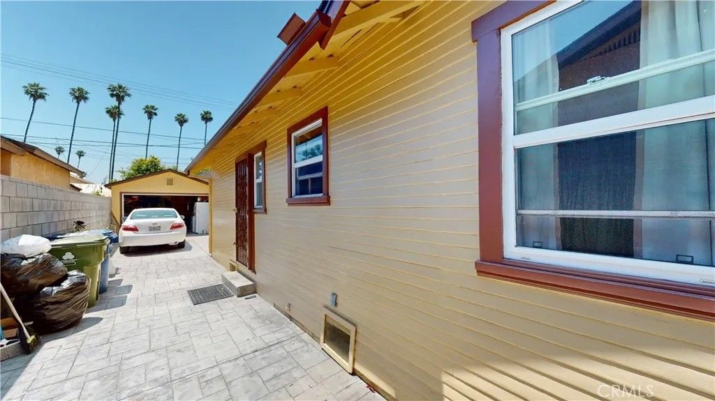 Photo of 2372 W 29th Pl, Los Angeles, CA 90018 (MLS # WS26047038)
