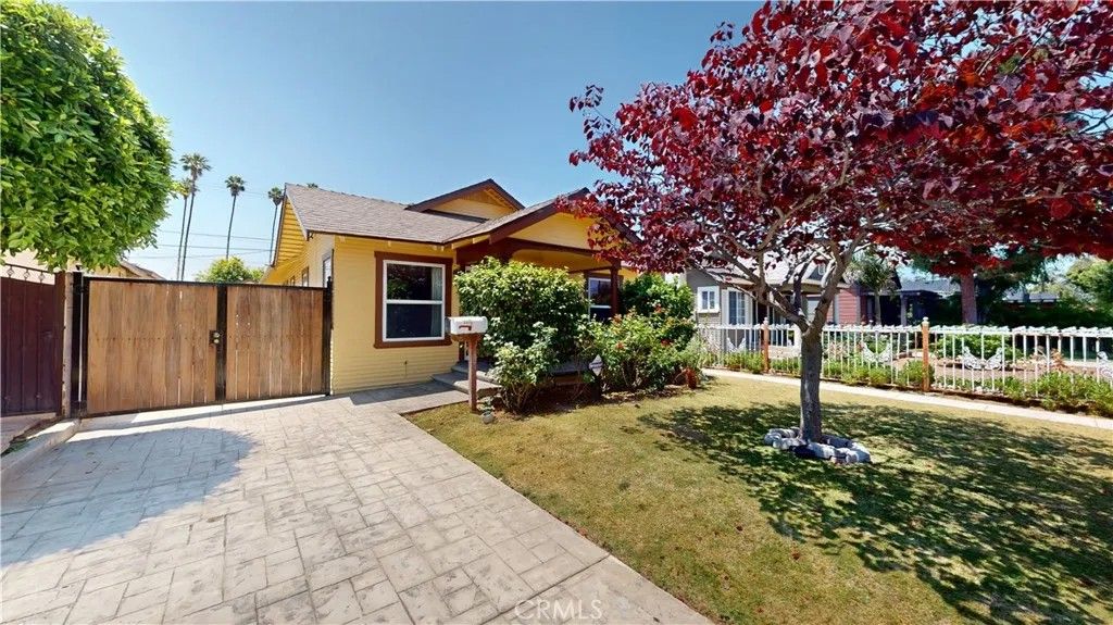 Photo of 2372 W 29th Pl, Los Angeles, CA 90018 (MLS # WS26047038)