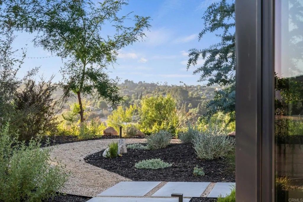 Photo of 806 Needlerock Place, Escondido, CA 92025 (MLS # NDP2603187)