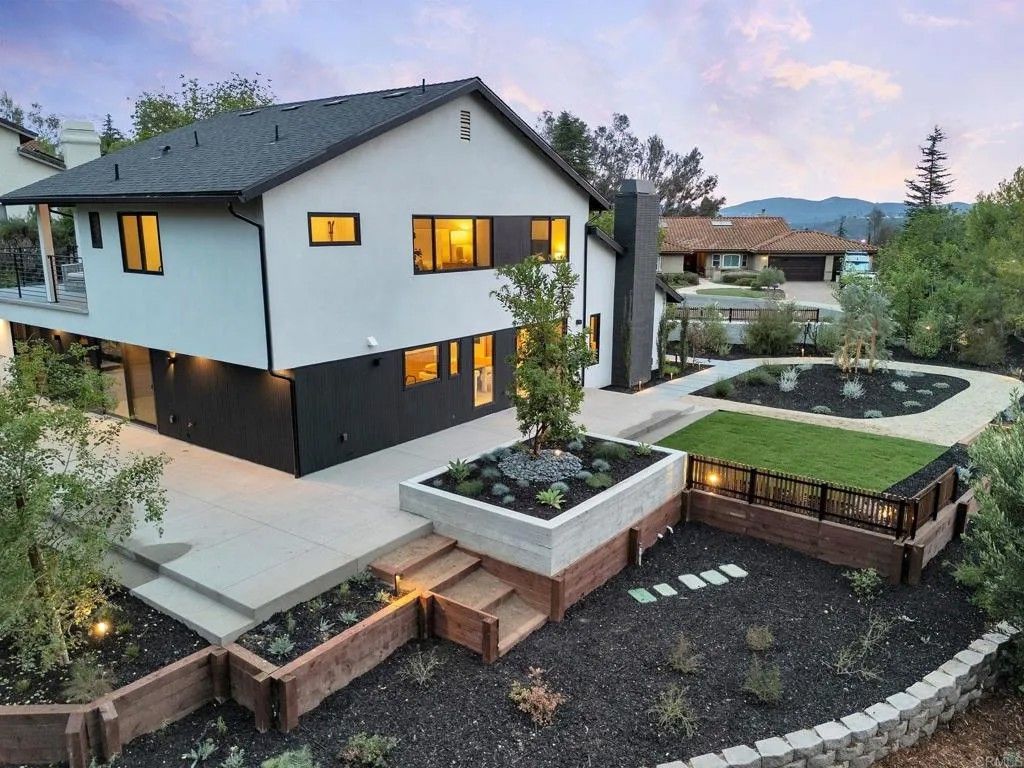 Photo of 806 Needlerock Place, Escondido, CA 92025 (MLS # NDP2603187)