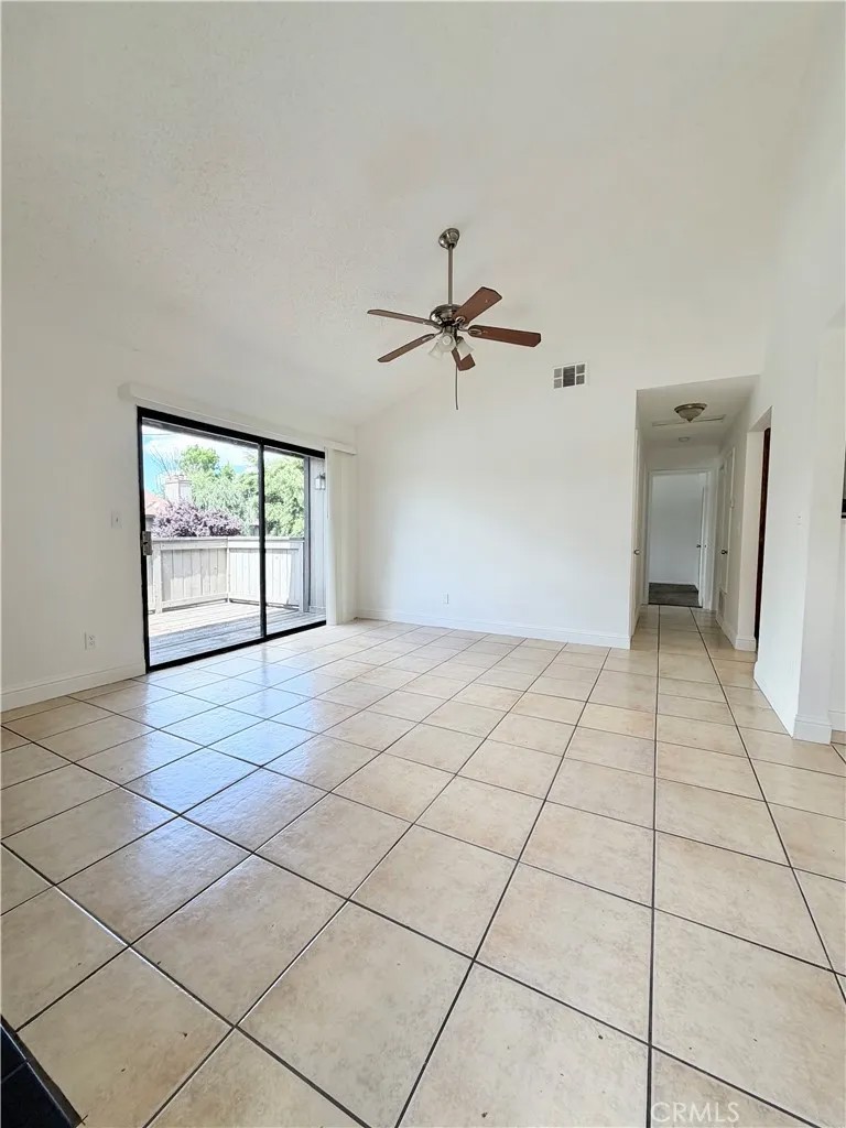 1190 S Winery Avenue 289