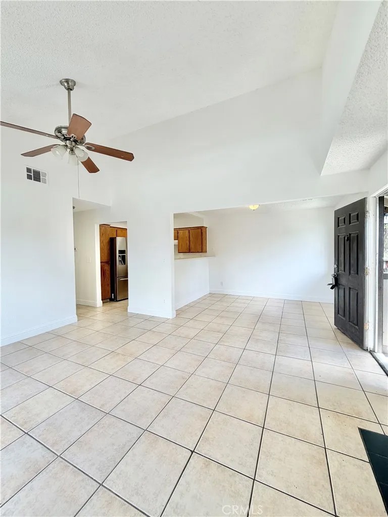 1190 S Winery Avenue 289