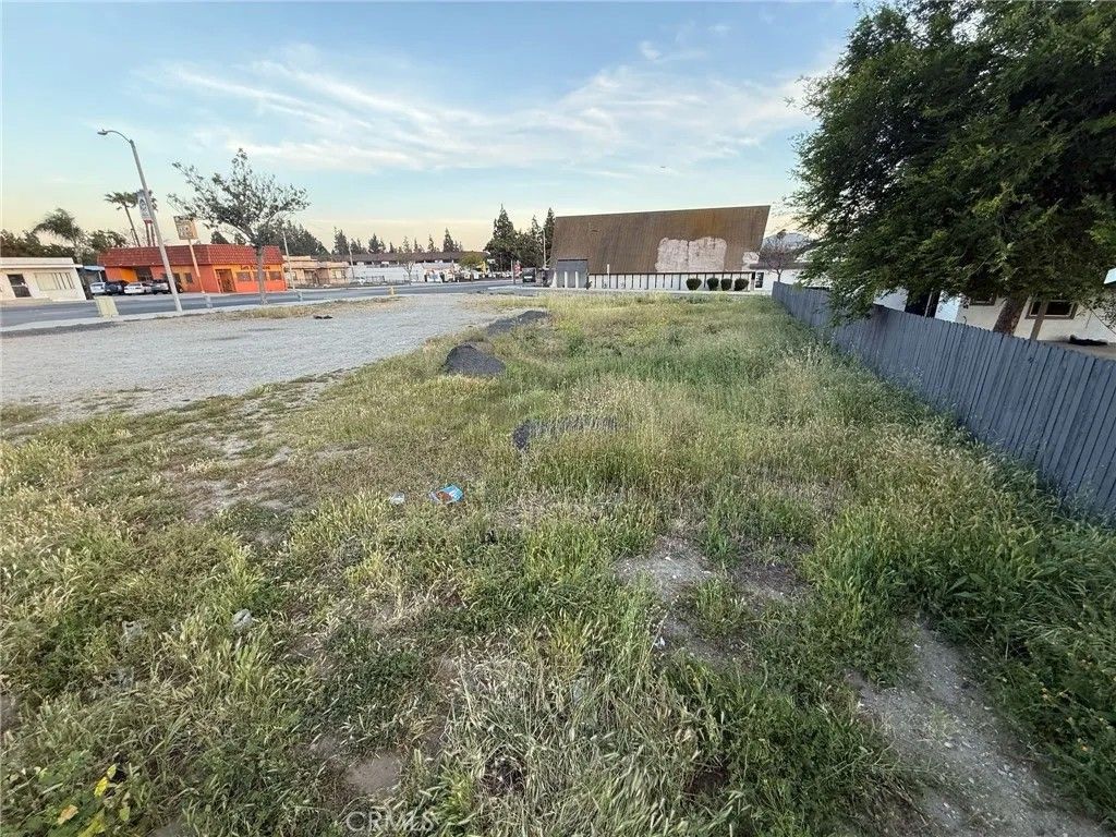 Photo of 9098 Sierra Ave, Fontana, CA 92335 (MLS # CV25273420)