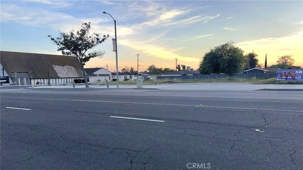 Photo of 9098 Sierra Ave, Fontana, CA 92335 (MLS # CV25273420)