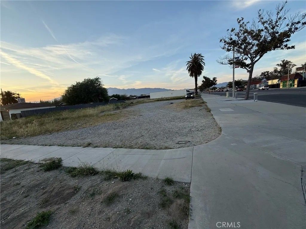 Photo of 9098 Sierra Ave, Fontana, CA 92335 (MLS # CV25273420)
