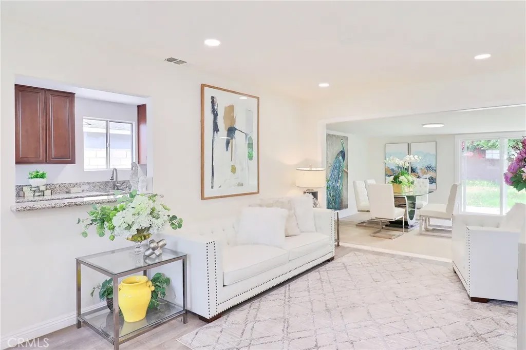 1022 W Grovecenter
