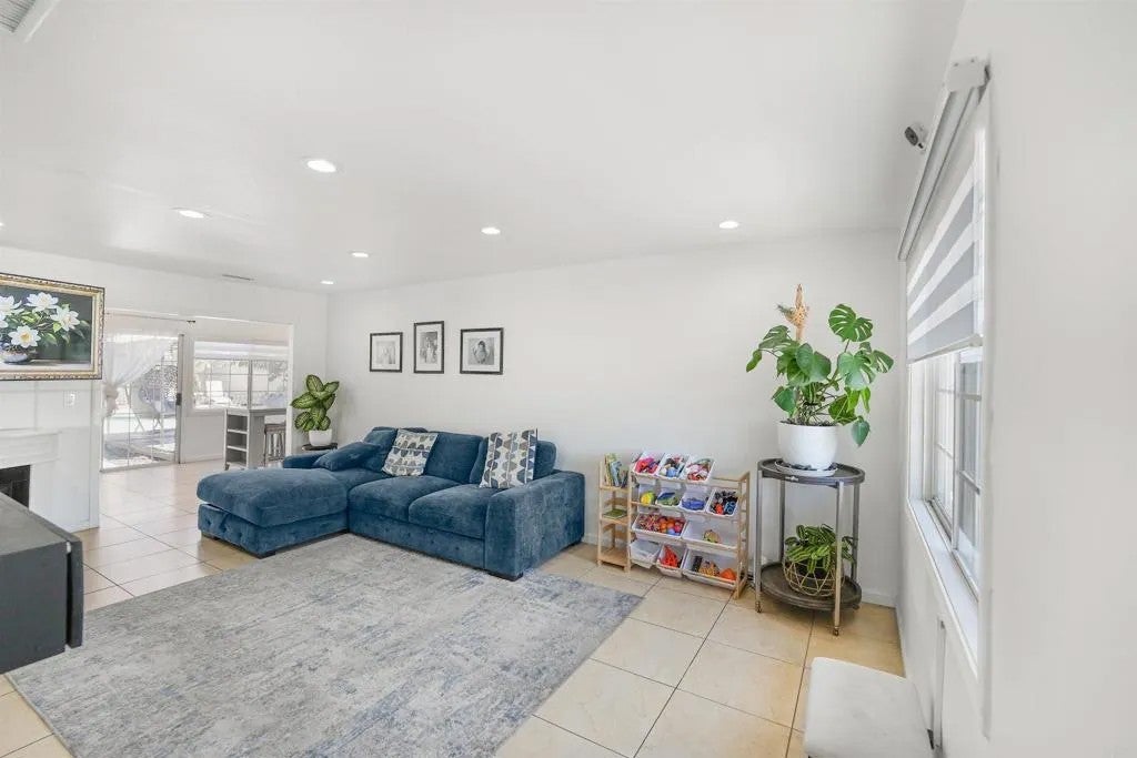 3974 Daves Way
