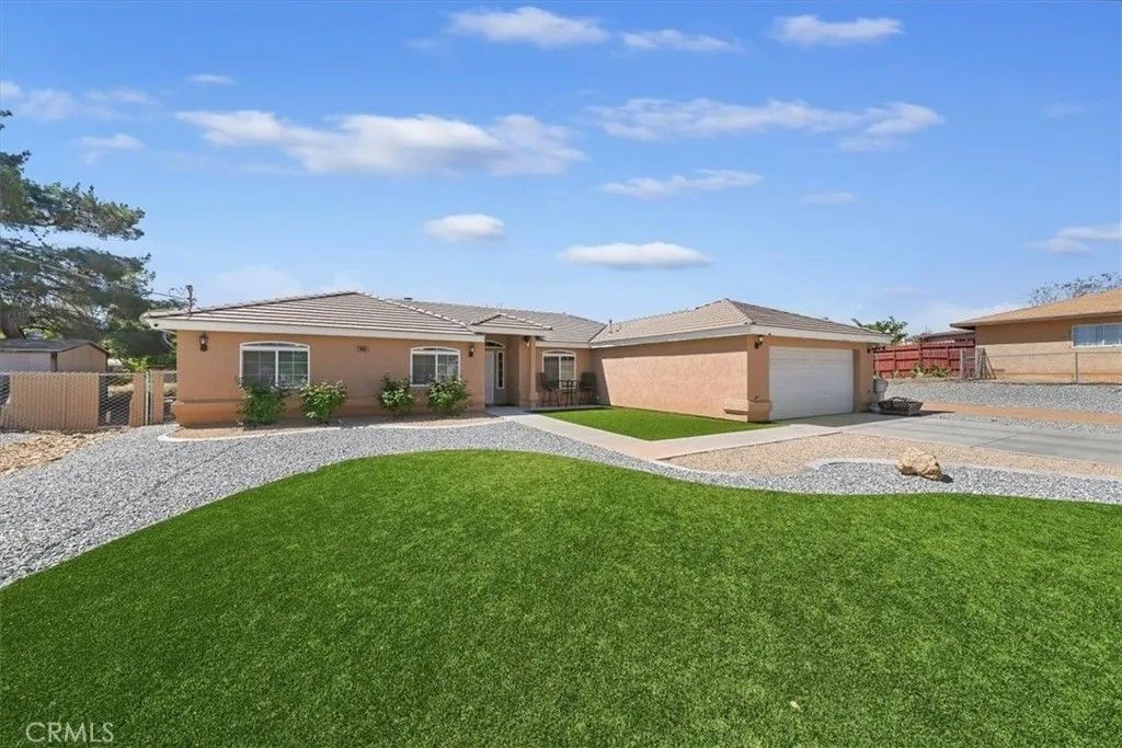 Photo of 16461 Fremontia St, Hesperia, CA 92345 (MLS # CV26082076)