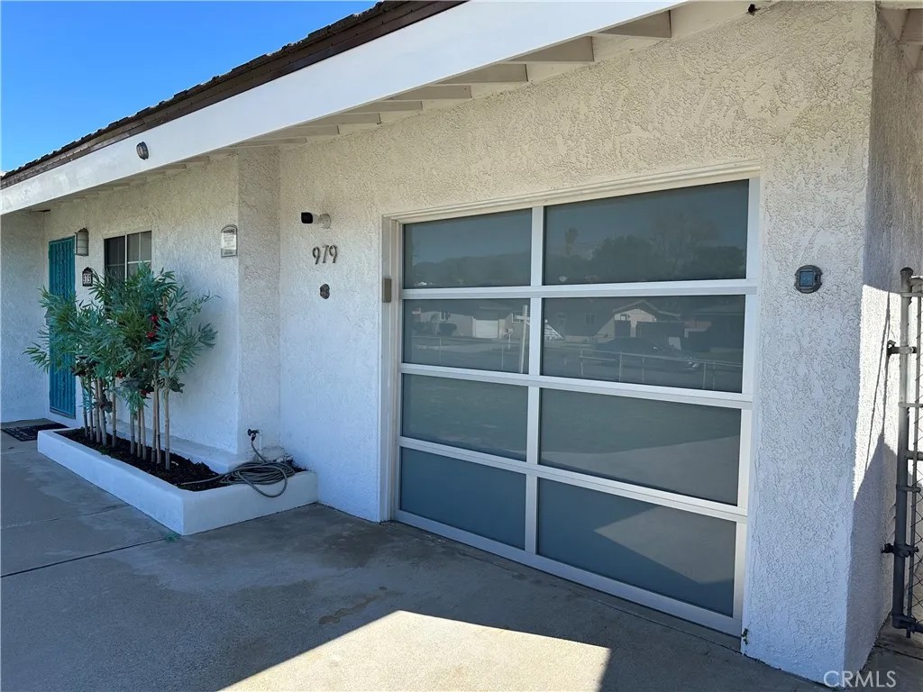 979 N Gardena