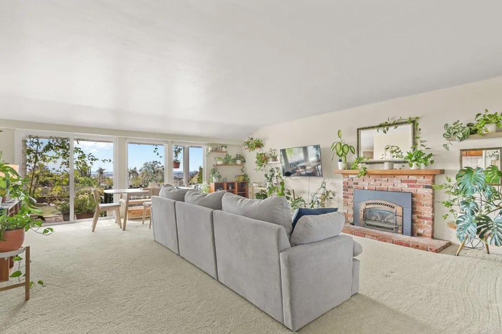 2552 Deerpark Dr
