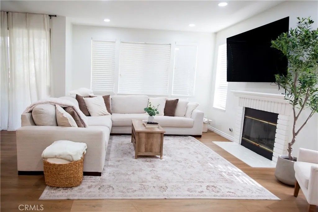 Photo of 272 Fieldstone Way #A, Simi Valley, CA 93065 (MLS # SR26009319)