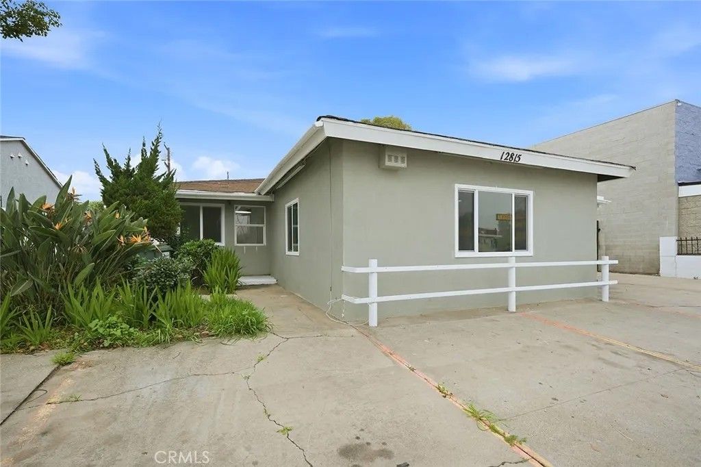 Photo of 12815 S San Pedro Street, Los Angeles, CA 90061 (MLS # OC25277709)