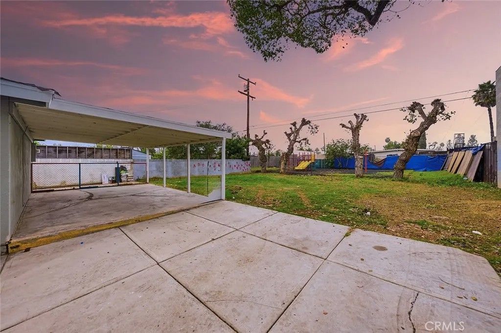 Photo of 12815 S San Pedro Street, Los Angeles, CA 90061 (MLS # OC25277709)