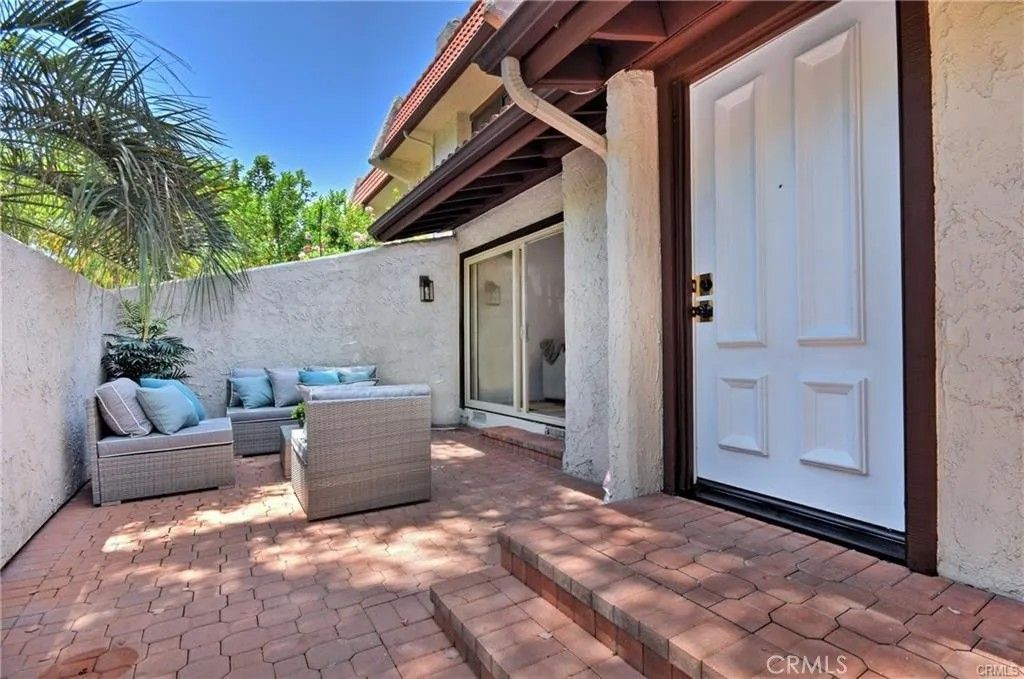 Photo of 22255 Erwin St, Woodland Hills, CA 91367 (MLS # SR25246787)