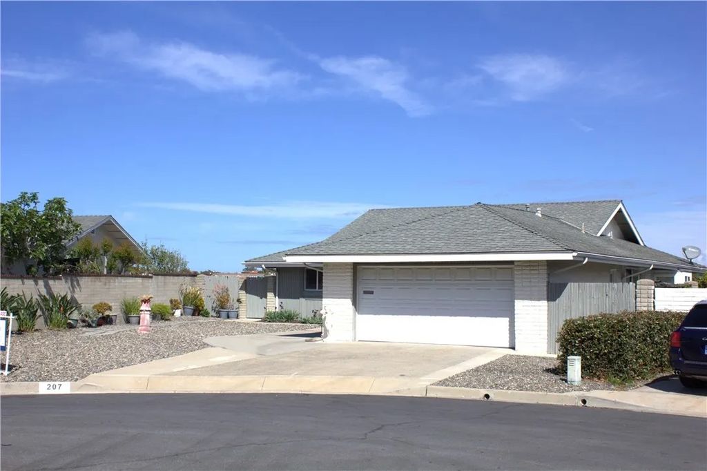 Photo of 207 Via Senda, San Clemente, CA 92672 (MLS # OC26095655)