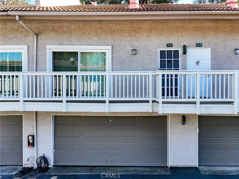 23821 Hillhurst 38