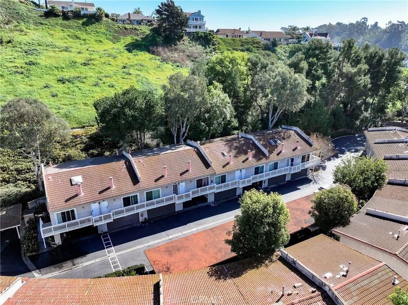 23821 Hillhurst 38