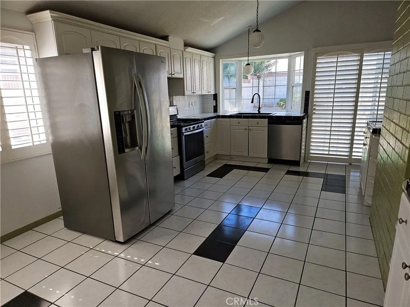 1221 E Denwall