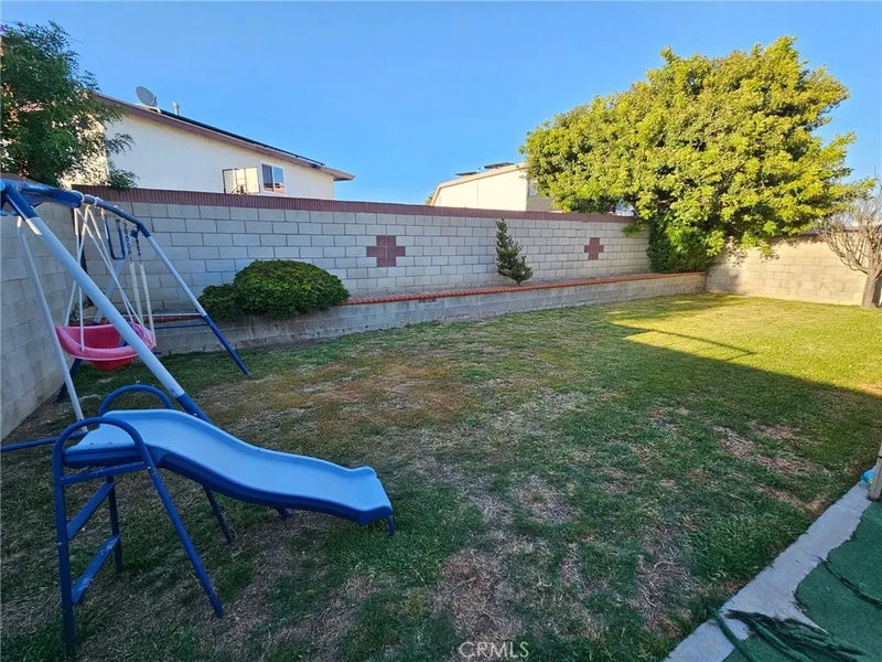 1221 E Denwall