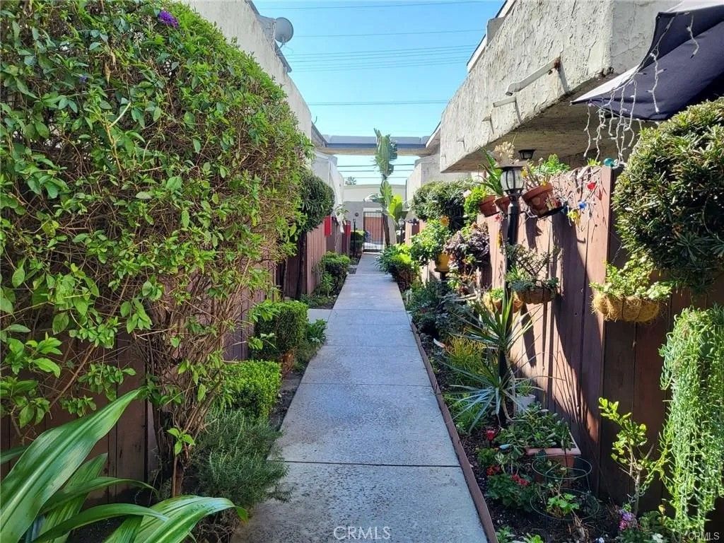 Photo of 9119 Wakefield Avenue #2, Panorama City, CA 91402 (MLS # SR26002871)
