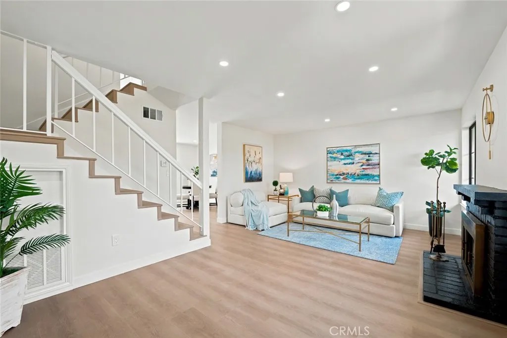 1700 W Cerritos 206