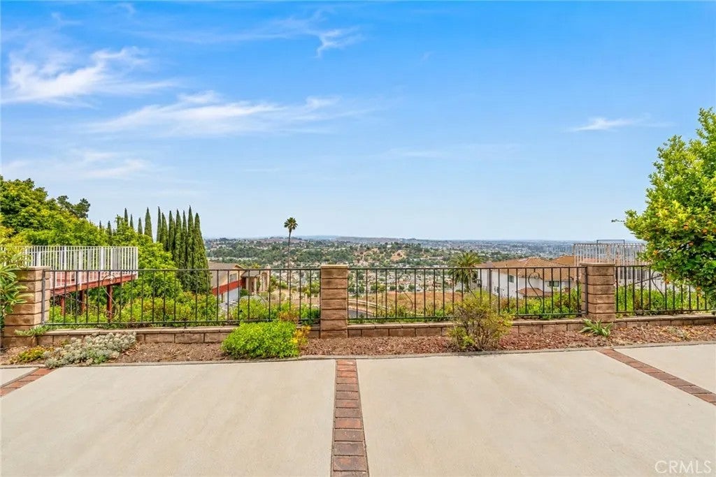 704 Crest Vista Drive