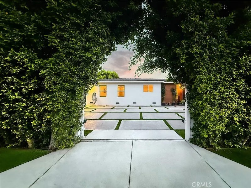 15722 Magnolia