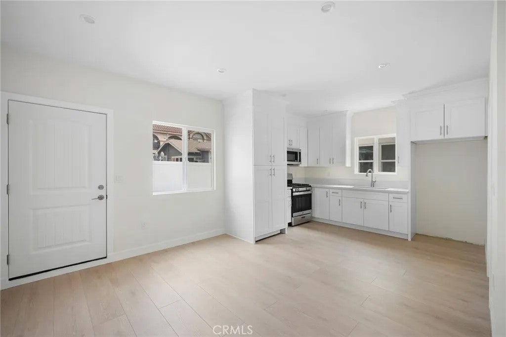 Photo of 1233 Orange Grove Avenue #B, Glendale, CA 91205 (MLS # GD26220356)