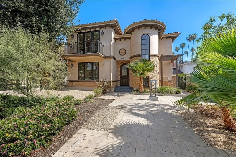 1976 Huntington Drive
