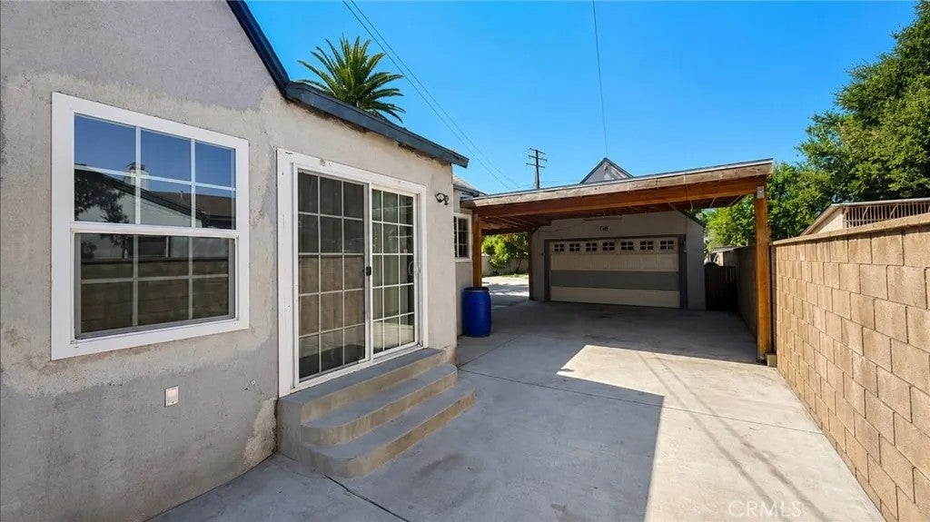 885 W Valley